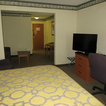 Baymont By Wyndham Fort Wayne Ruang foto