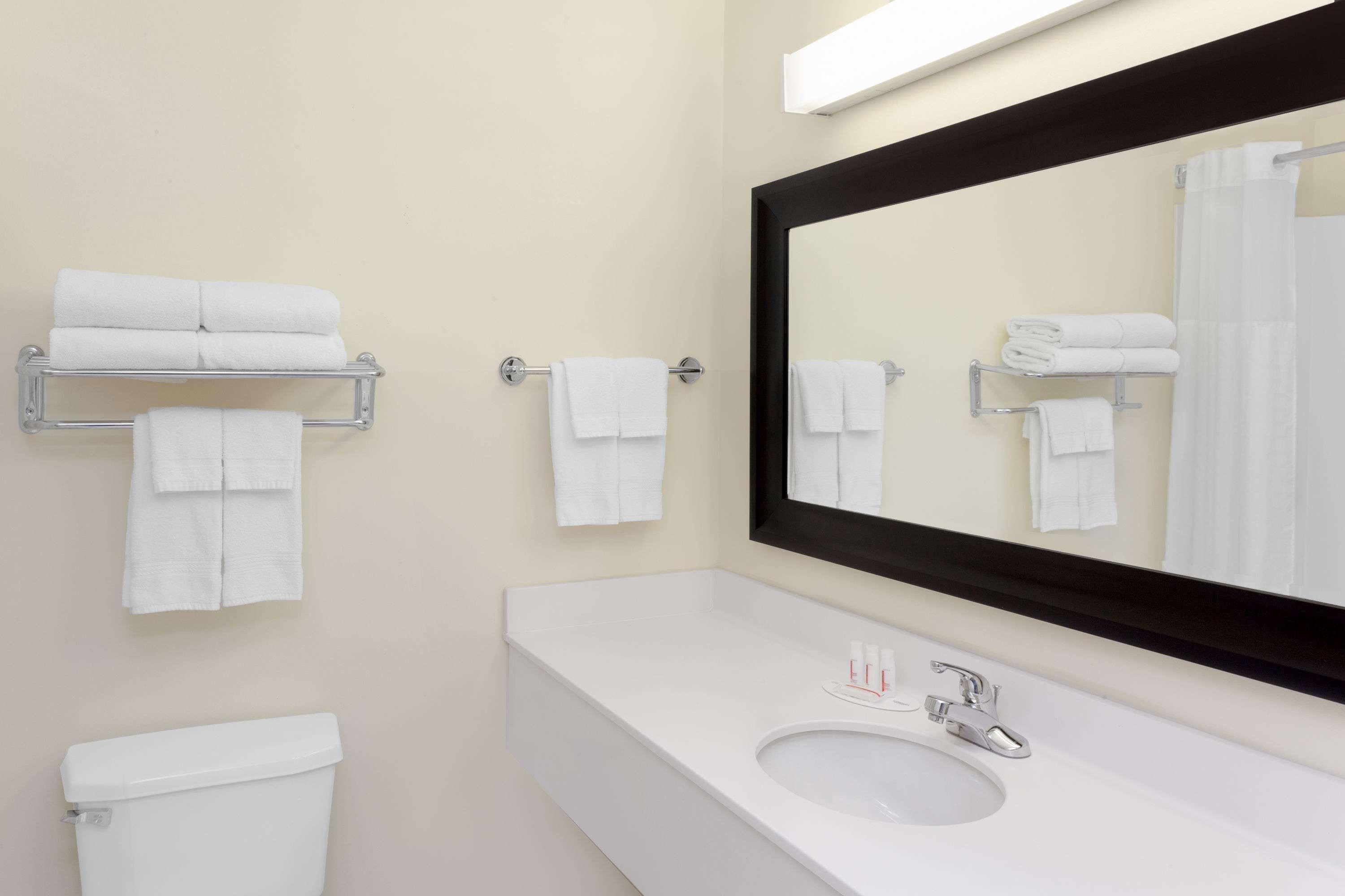 Baymont By Wyndham Fort Wayne Bagian luar foto