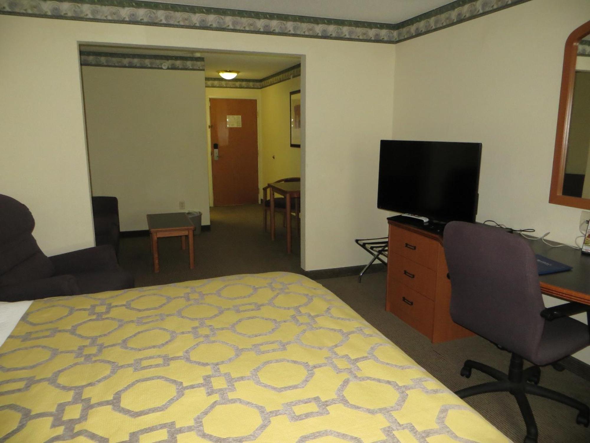 Baymont By Wyndham Fort Wayne Ruang foto