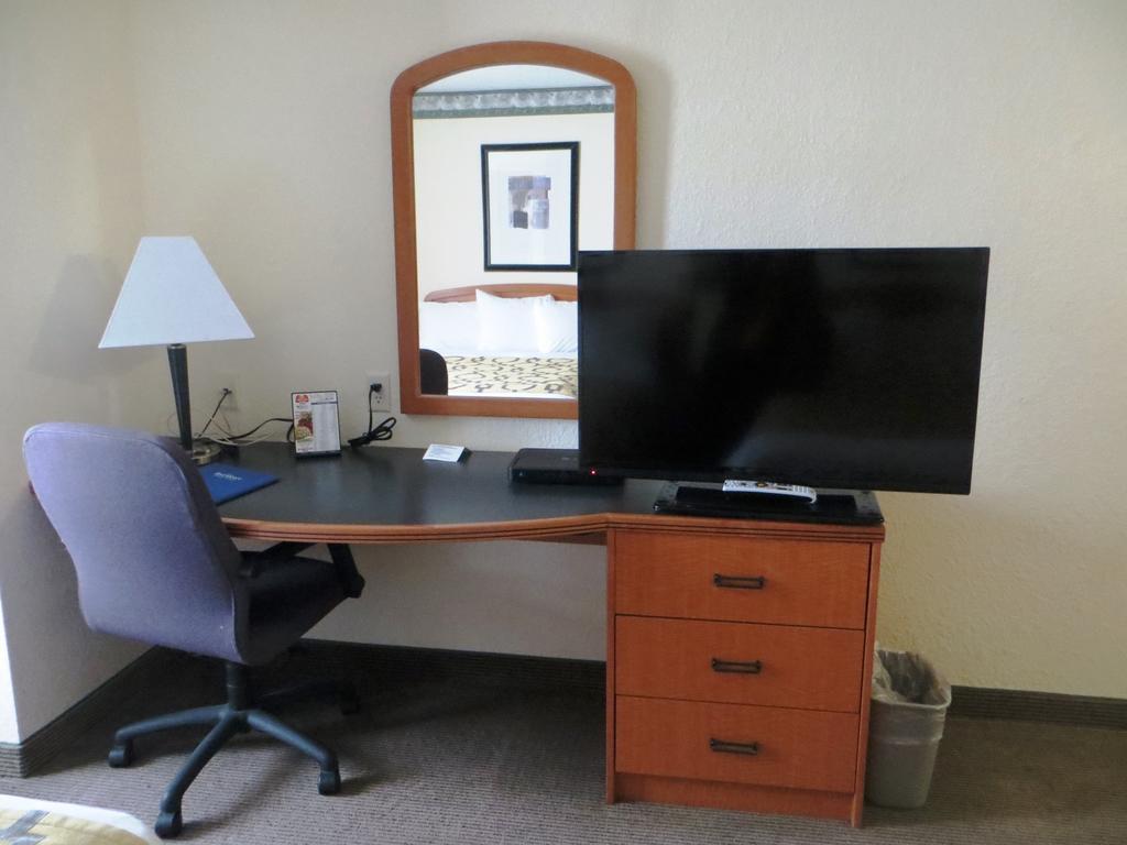 Baymont By Wyndham Fort Wayne Bagian luar foto