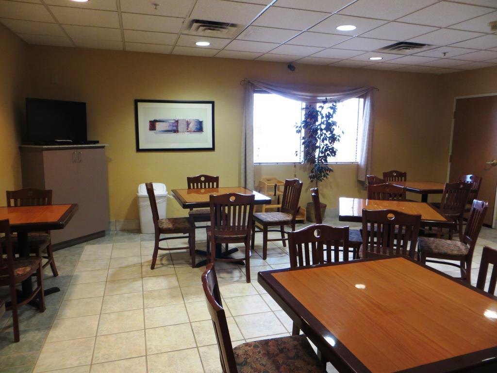Baymont By Wyndham Fort Wayne Bagian luar foto