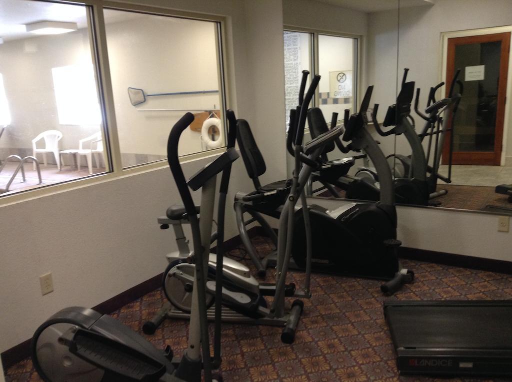 Baymont By Wyndham Fort Wayne Bagian luar foto